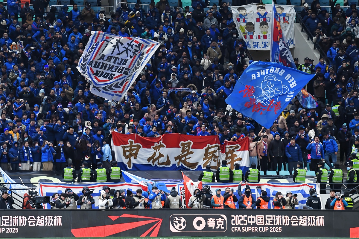 上海绿地申花客场战胜大连宏运
